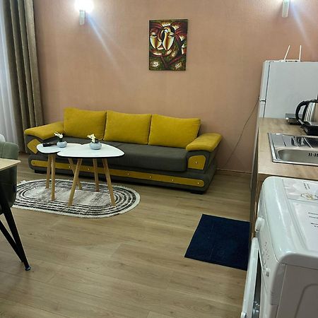 Adora Apartment Tirana Zewnętrze zdjęcie